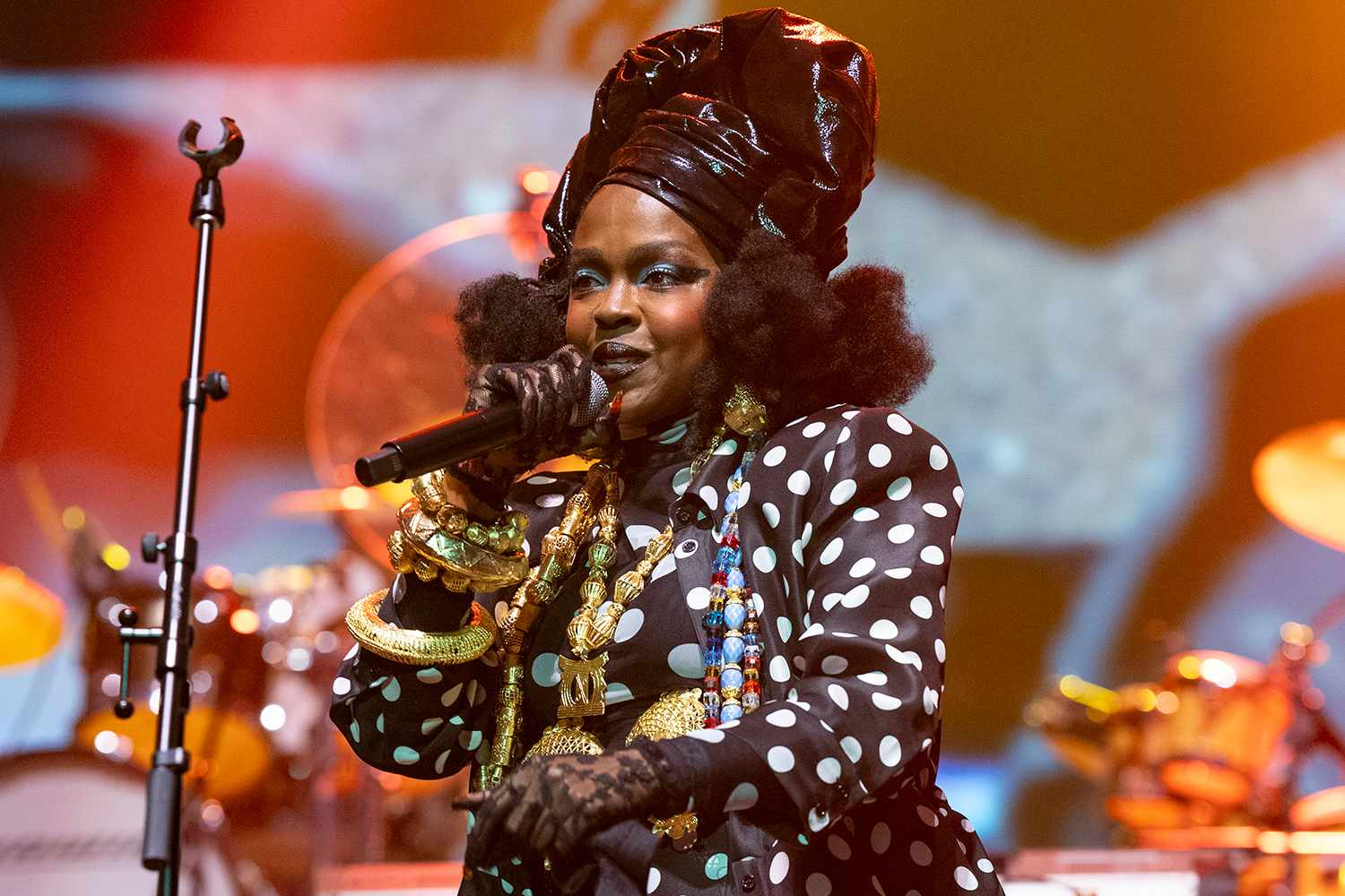 Lauryn Hill Rapper Birthday, Age, Height, weight, Net worth, & Family ...